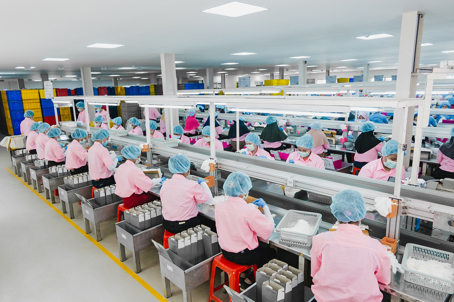 DSCF3900 copy A group of operators quality checking & pack gloves | Allgloves